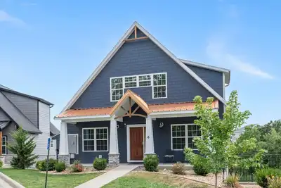 Image de Incredible Home*Minutes to Lake*Indoor Pool*In Town* Golf View*Gas Fire Pit*