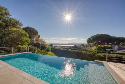 Image de Villa vue mer - piscine - 3 chambres - 6pers- climatisée-au calme-sans vis à vis