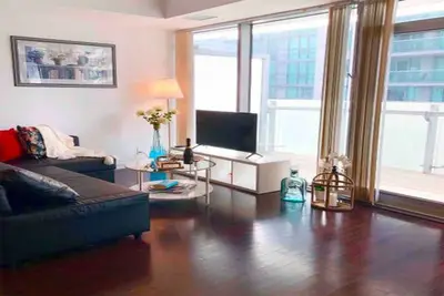 Image de Deep Cleaned Condo at Union St + Free Parking