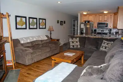 Image de D103 · Winterplace Ski in Ski out condo First floor! D103