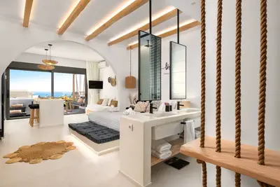 Image de Pefkos Allure Luxury Suites with an outdoor Jacuzzi