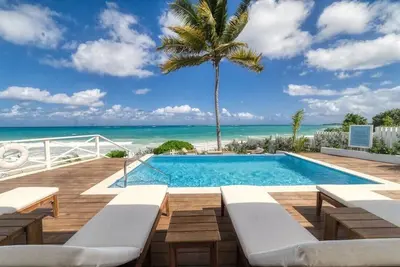 Image de Queens Cottage 4-Beachfront Villa - Swimming pool, staff, Newly refurbished!