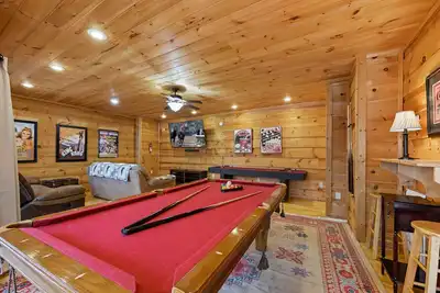 Image de ★ Southern Comfort ★ | Game, Pool Table, Theater Room, Hot Tub