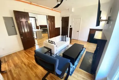 Image de Stunning - modern 2 bedroom Victorian mansion pad