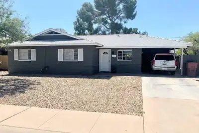 Image de Fully Furnished Long-Term Home!