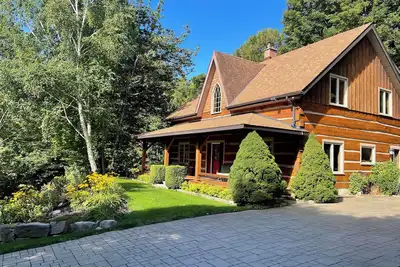 Image de Luxury Log Home, Southern Georgian Bay - Explore Blue Mountain to Tobermory