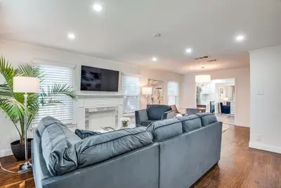 Image de Newly renovated, pet-friendly 3 bedroom 3 bath in the heart of Dallas