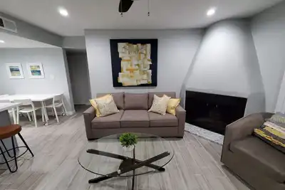 Image de Fantastic Old Town Scottsdale Townhouse