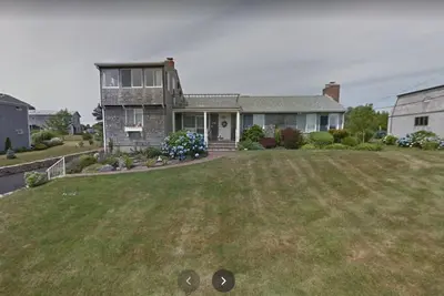 Image de Little Compton: Sweeping ocean view, 5min walk 2 beach, big yard w/ patio, 4 BRs