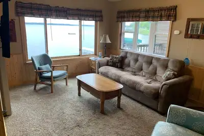 Image de Lake Nokomis Breezy Bay Lakeside Cottage Quiet Retreat