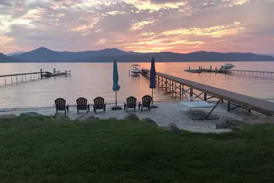 Image de Lakefront house, right on a beautiful white sandy beach at Priest Lake