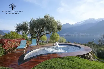 Image de Lakefront villa with pool and sauna
