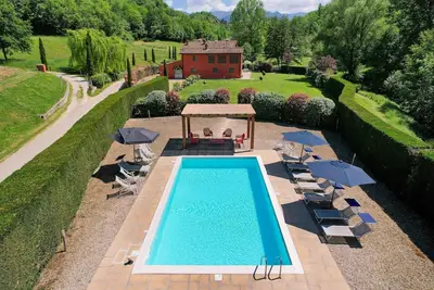 Image de Superbe villa, piscine d'eau salée, sauna, Wi-Fi, jardin, tennis de table, barbecue,