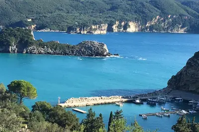 Cottage, walk to beach and tavernas, stunning sea and mountain views