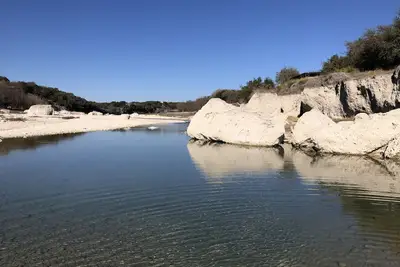 Image de Peaceful and relaxing! 8+ acres 300+' waterfront on beautiful Medina Lake/River