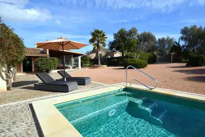 Image de Casa con piscina en bonito entorno. MĂa