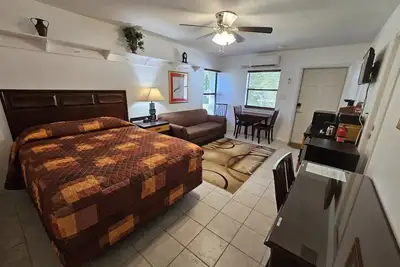 Image de Great quiet and comfortable, South Central Lakeland location.