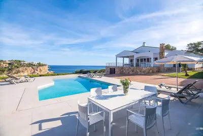 Image de Villa Can Ferrando holiday house in Cala Santanyi first line seaview with Mediterranean luxury