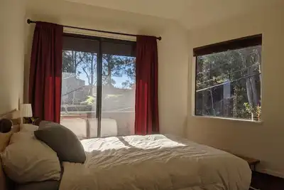 Image de Bright & Lovely Albany Hill Condo