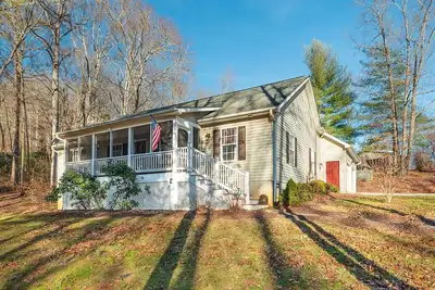 Image de 10 minutes to Asheville, Biltmore Estate, hike and bike trails