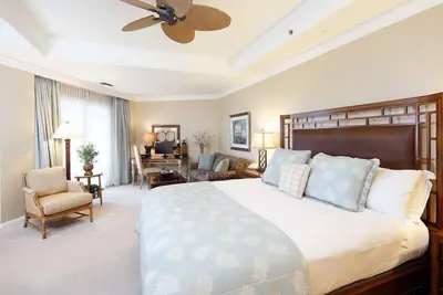 Image de Resort Ocean View Apartment steps away from 7 Mile Beach at The Ritz-Carlton