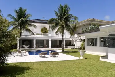 Image de Sophisticated luxury mansion in Jardim Acapulco