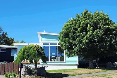 Image de Walking Distance to the Lake - Sunny & Modern Home