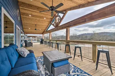 Image de Upscale Riverfront Home w/ Beach & Fire Pit!
