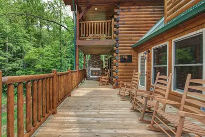 Image de Lost in the Woods | Theater, Pool Table + Hot Tub