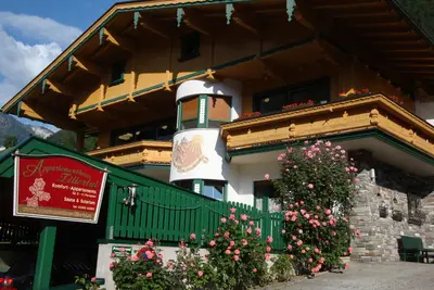 Image de Appartement 2 dans Appartementhaus Zillertal près des stations de ski avec vue montagne
