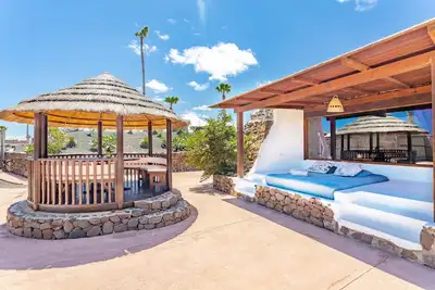 Image de Villa de luxe privée et spacieuse, jardins tropicaux, avec piscine, à 300 mètres de la plage