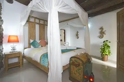 Image de Fabuleux Eco Cabin de 2 chambres ; près d'une plage de sable, de restaurants et de bars
