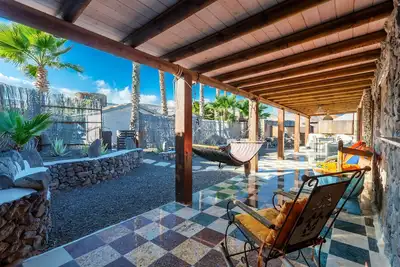 Image de Eco Barn, piscine, aire de jeux, à 5 minutes à pied de la plage de sable doré
