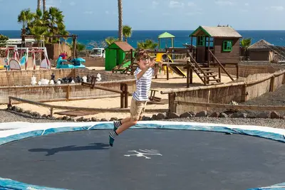 Superbe yourte écologique, jardin privé, piscine, plage de sable de 300 m, hors réseau