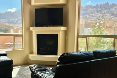 Image de Corner Unit with Tranquil Red Rock Views! 2a5