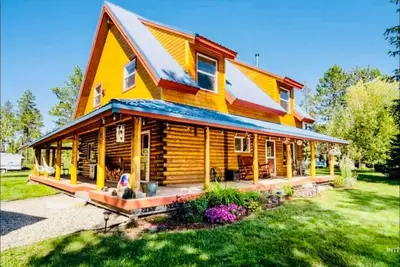 Image de Fresh Log Cabin in Donnelly w/ Game Room & Hot Tub