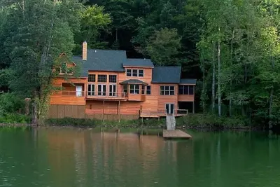 Image de Beautiful 3+Br Lakefront Home on Lake Santeetlah - Sleeps 10