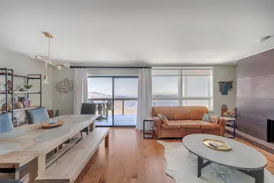 Image de Highlands Condo Lots Of Detailed Info Listed☺️ Views for days!