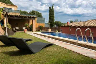 Image de Villa close to the center w/ pool & garden (H30)