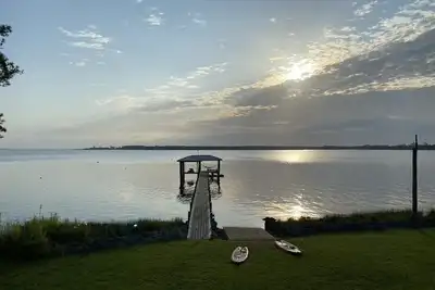 Image de Riverfront property with dock and ramp. Dolphins, fish, boat, swim & more