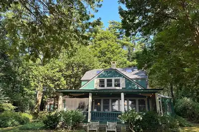 Image de Spacious 5-bedroom Lake Camp in Charlotte