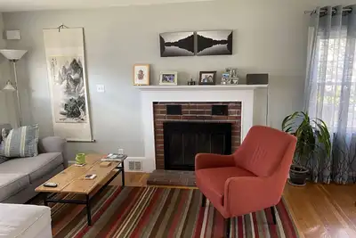 Image de Cute downtown cottage -- highly desired