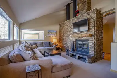 Image de Charming Vail Condo, Hot Tub, Village Bus, Top Floor with Amazing Views.