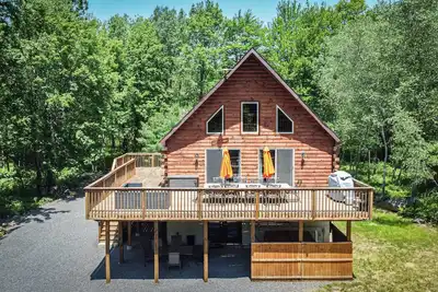 Image de Bliss ~Log Chalet ~6bedrooms ~4 Ba~Gamerooms ~Hot Tub~5 Min. To Slopes