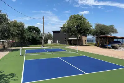 Image de Private Waterfront Home with Pickleball Court