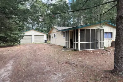 Image de \"Royce's Outpost\" nearby trails and AuSable River