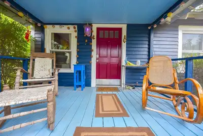 Image de Chicopee Rose Cottage - Pet & Family Friendly, Back Deck, Near Downtown & Uga