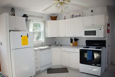 Image de Heart of Vh, walk to ferry, shops & restaurants. Pool, Ac & beach gear provided!