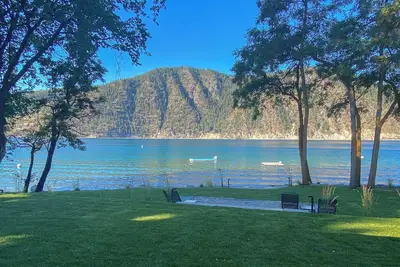 Image de Exclusive Lakefront Getaway on Lake Chelan's Wapato Point