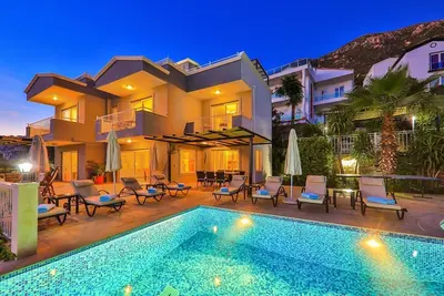 Image de Spacious 4 Bedroom Villa for 8, Stunning Sea Views, Heated Infinity Pool, Kalkan